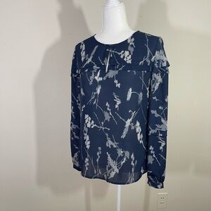 Banana Republic sz XS top med blue/off white print with long sleeves